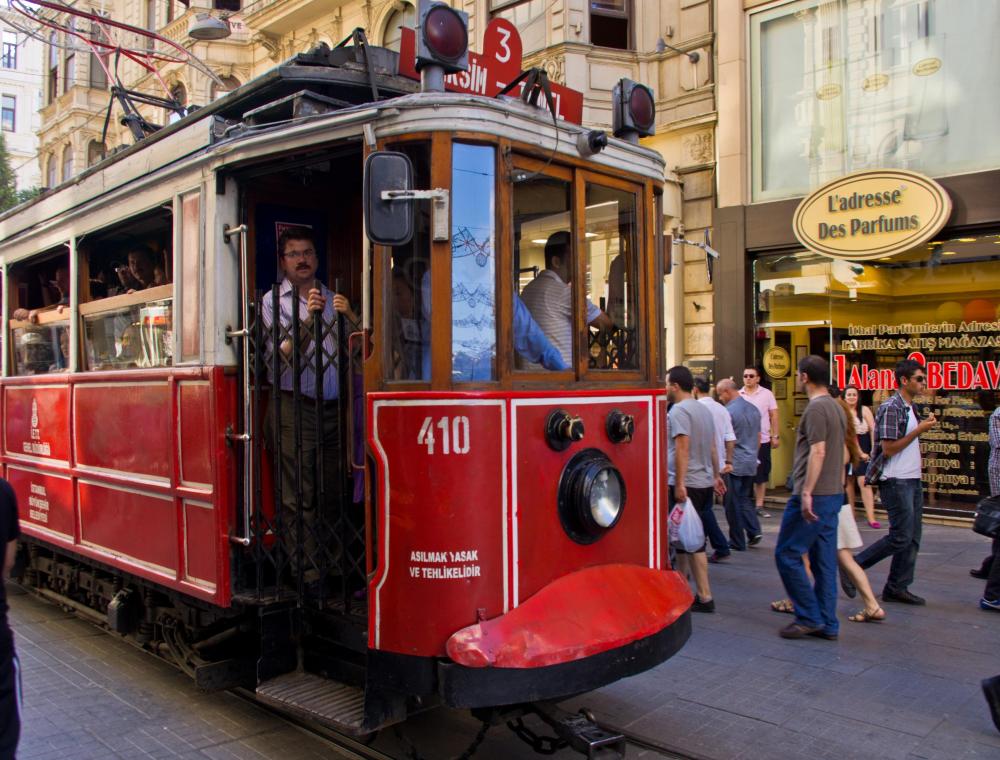 Старый трамвай Стамбула, деревянный трамвай