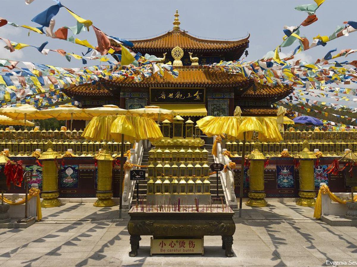 Буддийский центр "Наньшань" Хайнань Китай